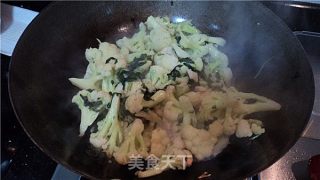 Stir-fried Cauliflower with Perilla recipe