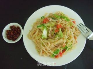 Stir-fried Rice Noodles with Tomato and Cabbage recipe