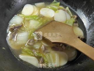 Boiled Rice Cakes with Chicken Gizzards and Cabbage recipe