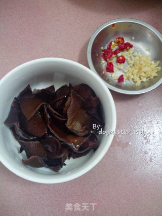 A Simple and Healthy Delicious Vegetarian Dish [cold Black Fungus] recipe