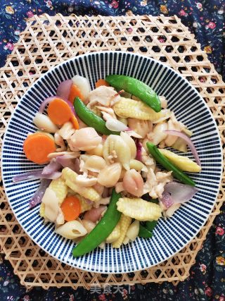 Stir-fried Shell Noodles with Vegetables and Chicken recipe