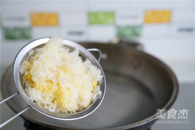 Tremella Mixed with Jellyfish recipe