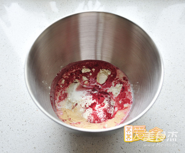 Red Yeast Cranberry Buns recipe
