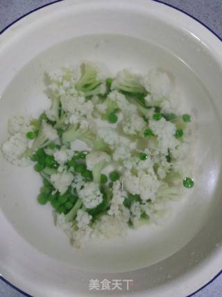 Stir-fried Cauliflower with Peas recipe