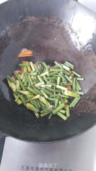 Stir-fried Bacon with Garlic Stalks recipe