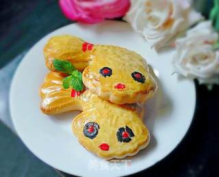 Goldfish Bean Paste Mooncake recipe