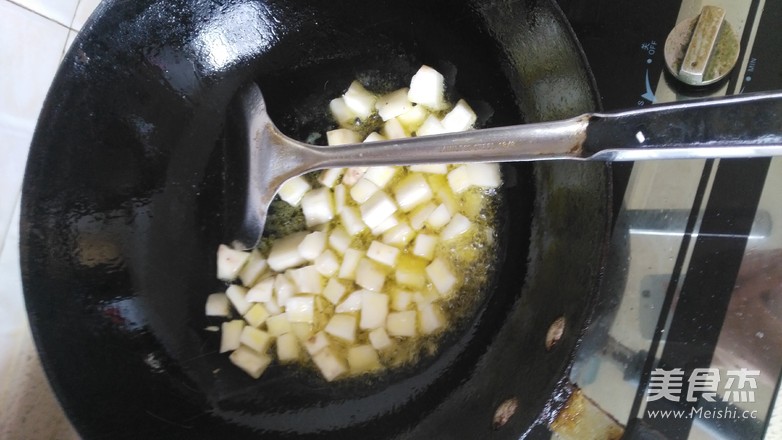 Stir-fried Braised Pork with Yam Cucumber recipe