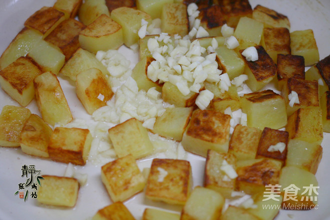 Garlic Fried Potatoes recipe