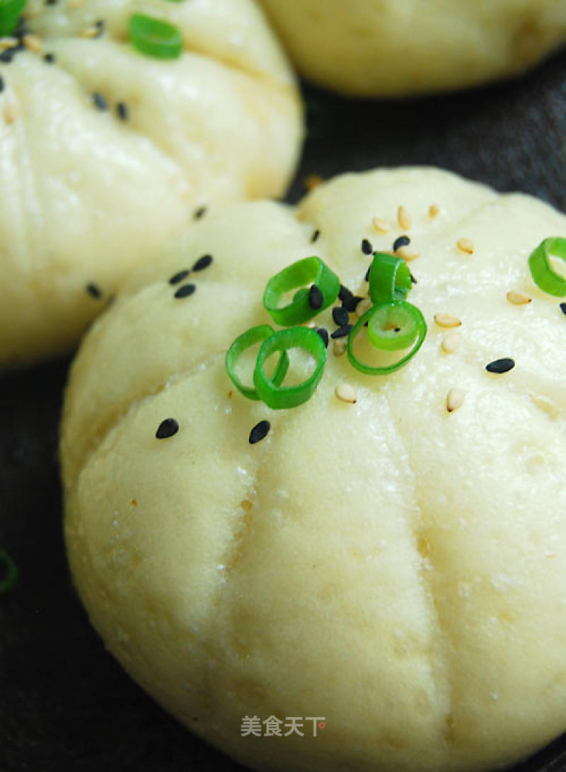 Shrimp Fried Buns with Leek recipe