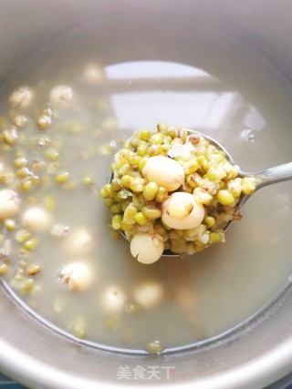 Lotus Seed Mung Bean Soup recipe