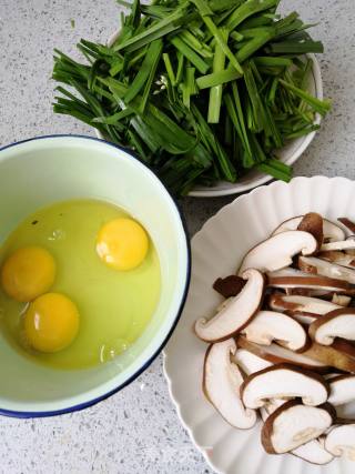 Scrambled Eggs with Chives and Mushrooms recipe