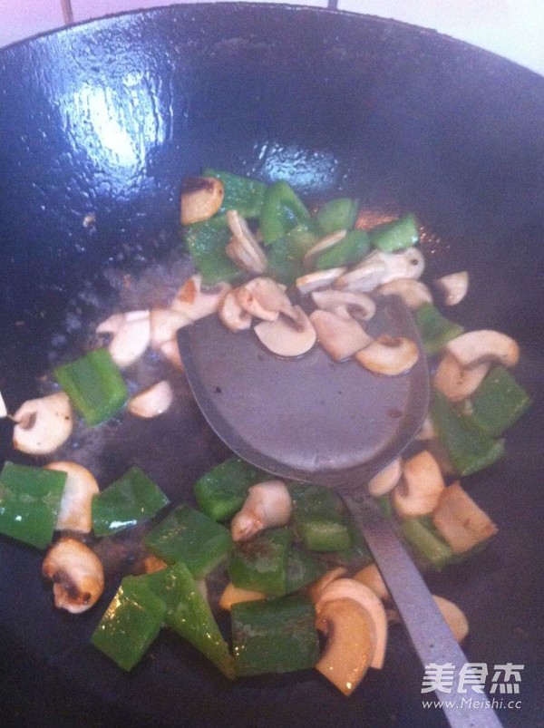 Stir-fried Scallop Meat with Green Pepper and Mushroom recipe