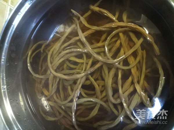 Homemade Dried Cowpea and Garlic Sprouts Twice-cooked Pork recipe