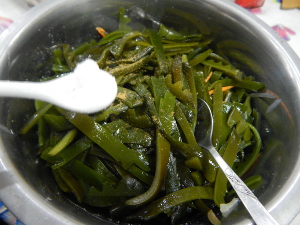 Potato Shreds with Kelp Salad recipe