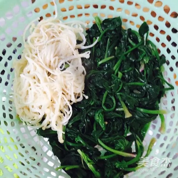 Three Shreds of Spinach with Garlic recipe