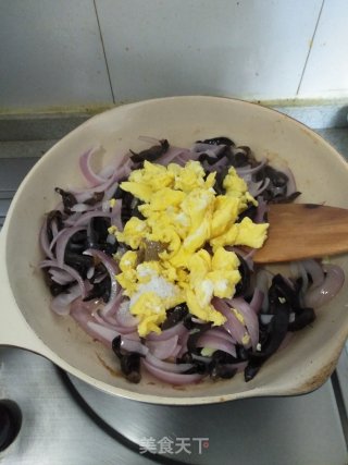 Scrambled Eggs with Scallion and Fungus recipe