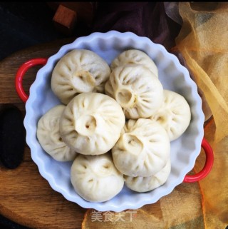 Lamb Buns with Scallions and Carrots recipe