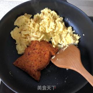 Scrambled Eggs with Dregs and Chili Pepper recipe