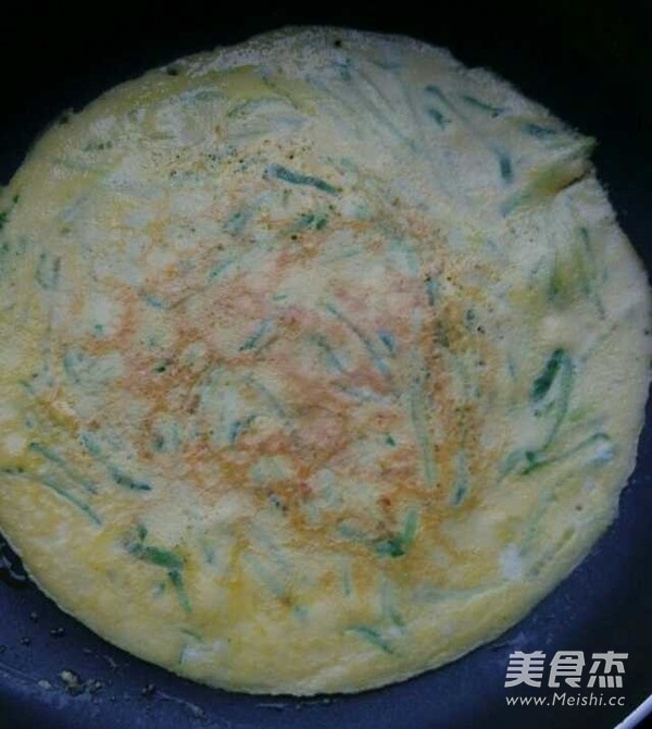 Cucumber Omelette with Bacon and Seaweed recipe