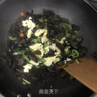 Scrambled Eggs with Fungus recipe