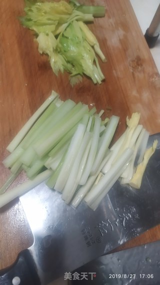Stir-fried Celery with Fish Glue recipe