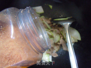 Summer Vegetables are The Most Detoxifying---stir-fried Sliced Pork with Gourd recipe