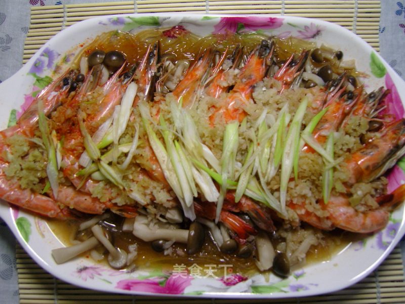 Steamed Prawns with Garlic Shark Fin