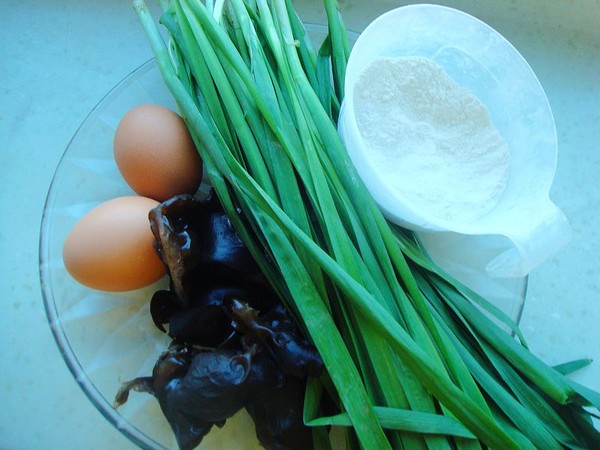 Dry Fried Chives and Fungus Dumplings recipe