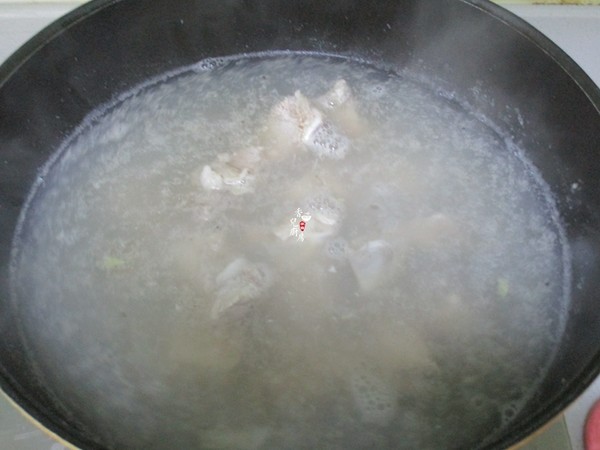 Lotus Root Ginkgo Pork Bone Soup recipe
