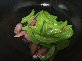 #trust之美# Stir-fried Sausage with Snow Beans recipe