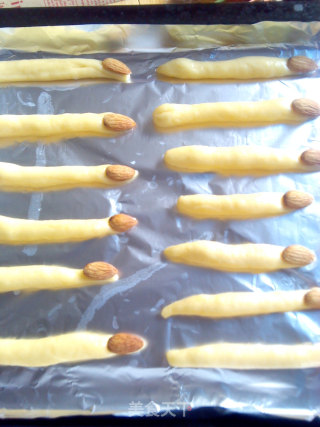 Do You Dare to Eat The Old Witch's Golden Fingers? ——————【witch Finger Cookies】 recipe