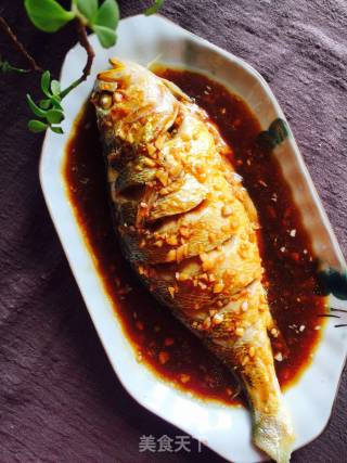 Steamed Large Yellow Croaker with Garlic recipe