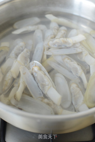 Stir-fried Sea Clam with Leek recipe