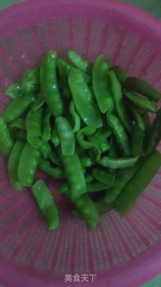 Teach You How to Stir-fry-fried Sausage with Snow Peas recipe