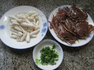 Stir-fried Crab with Mushroom and Seafood recipe