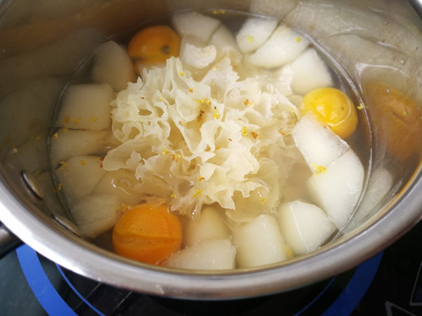 #花开富贵# Snow Pear Kumquat White Fungus Soup recipe