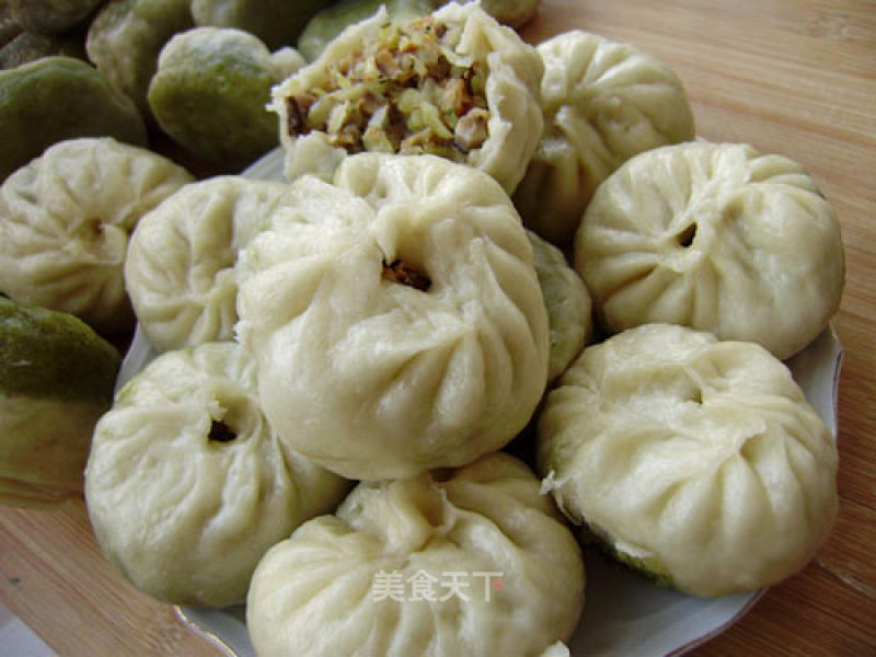 Home-cooked Staple Food-steamed Buns with Cabbage and Mushroom Sauce recipe