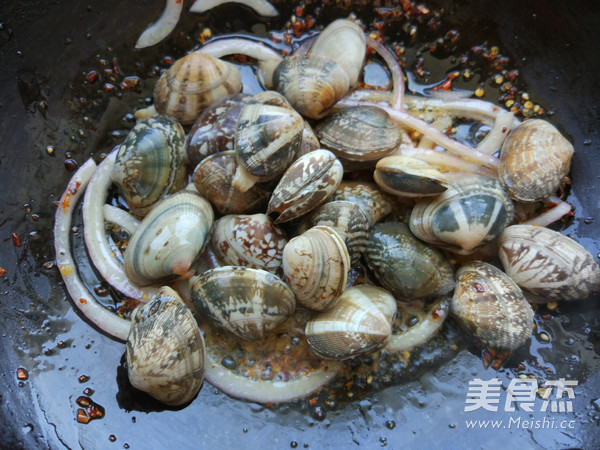 Quick Spicy Stir-fried Clams recipe