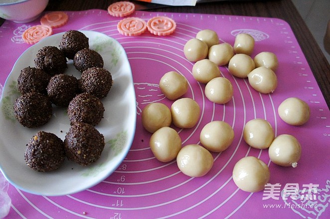 Suzi Stuffed Mooncakes recipe