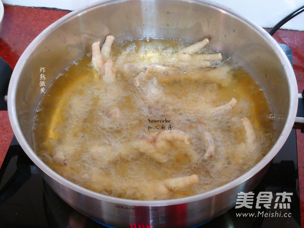 Steamed Chicken Feet with Tiger Skin recipe