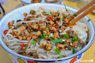 Xinjiang Chicken and Rice Noodles recipe