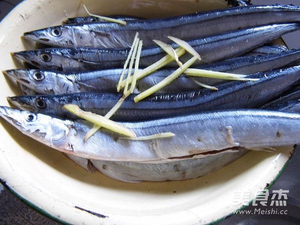 Pan-fried Spicy Saury recipe