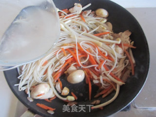 Stir-fried Rice Noodles with Shredded Pork recipe