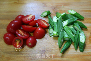 Cherry Tomatoes Mixed with Okra recipe
