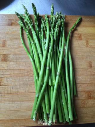 Stir-fried Chicken with Asparagus and Lily recipe