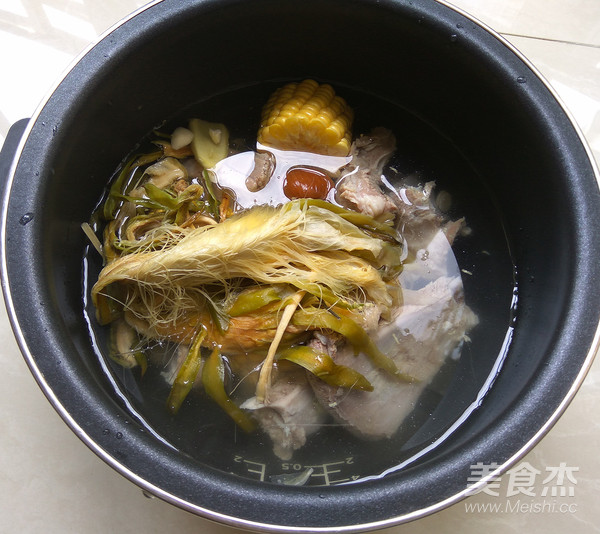 Bawang Flower Corn Fan Bone Soup recipe