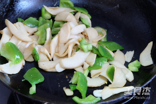 Scrambled Eggs with Pleurotus Eryngii recipe