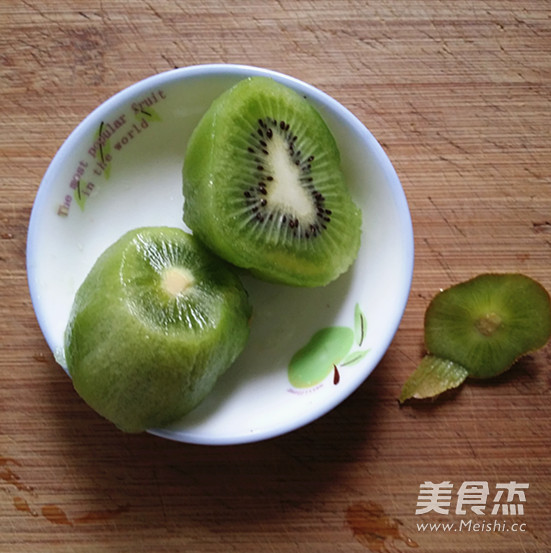 Old Yogurt with Kiwi Fruit recipe