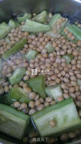 Bitter Gourd and Soy Beans in Claypot recipe