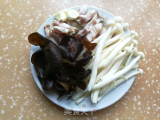 Grilled Cucumber Flower with Seafood, Black Fungus and Mushroom recipe